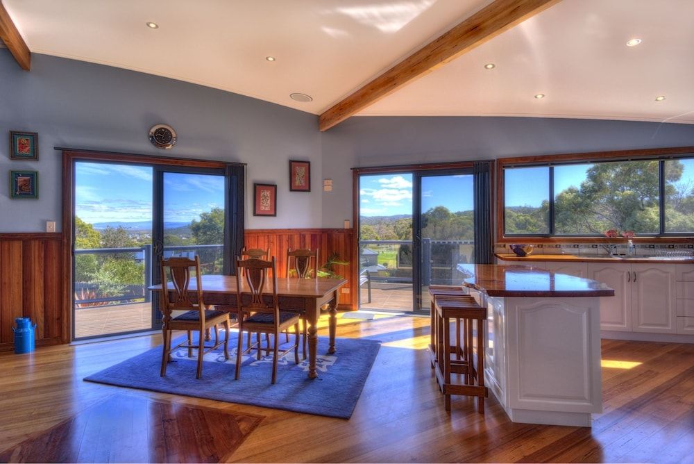 Mayakitana Overlooking the golf course — Coles Bay — photo 3