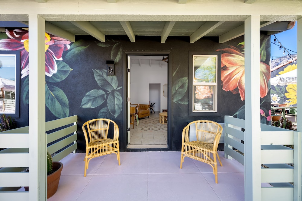 Fleur Noire Hotel 21 and Over - photo 20