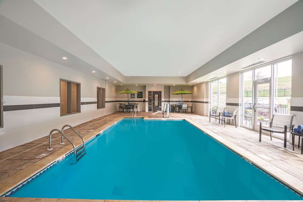 La Quinta Inn & Suites by Wyndham Cleveland TN - photo 8
