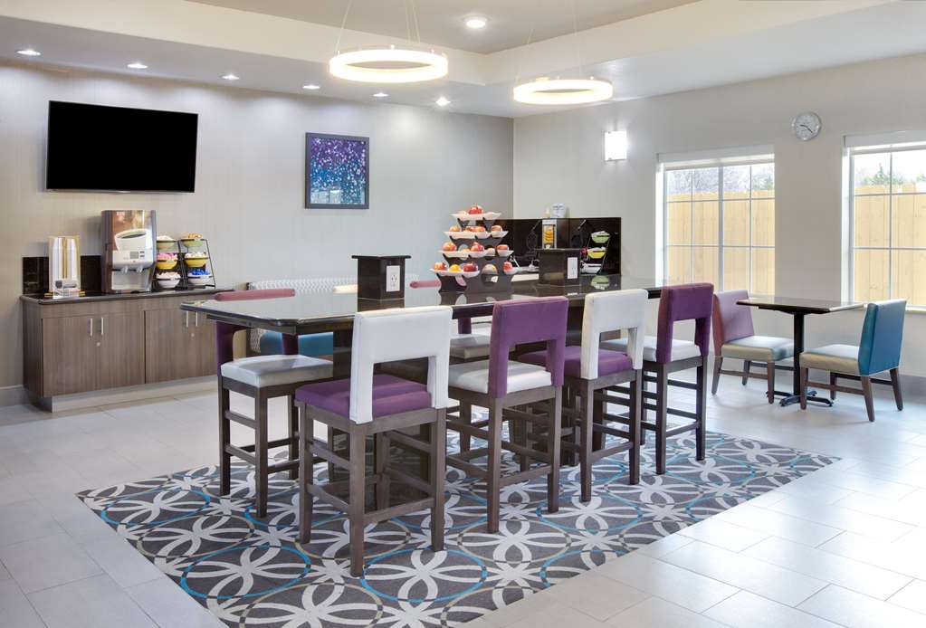 La Quinta Inn & Suites by Wyndham Corsicana - photo 24