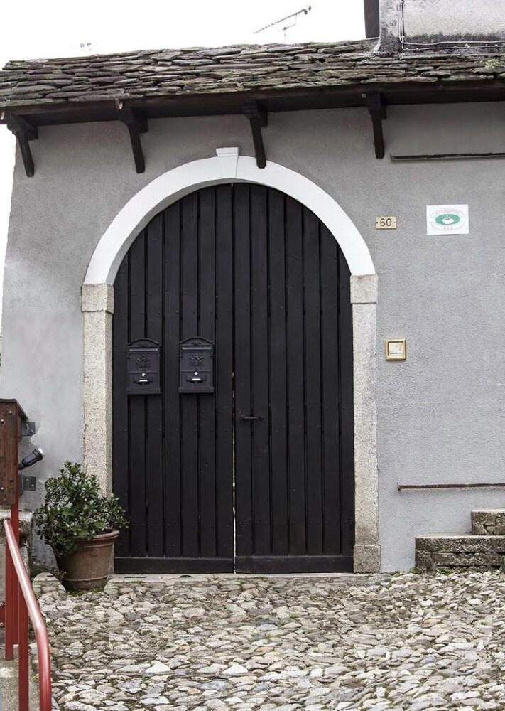 La corte di Alzo — hotel in Pella