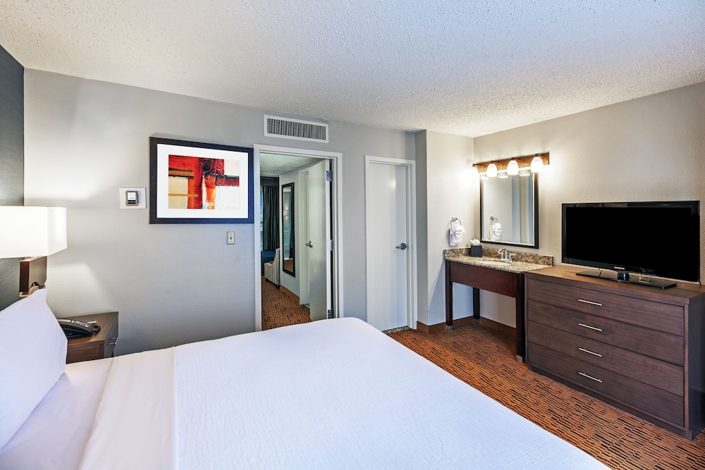 Embassy Suites by Hilton Dallas Market Center - photo 6
