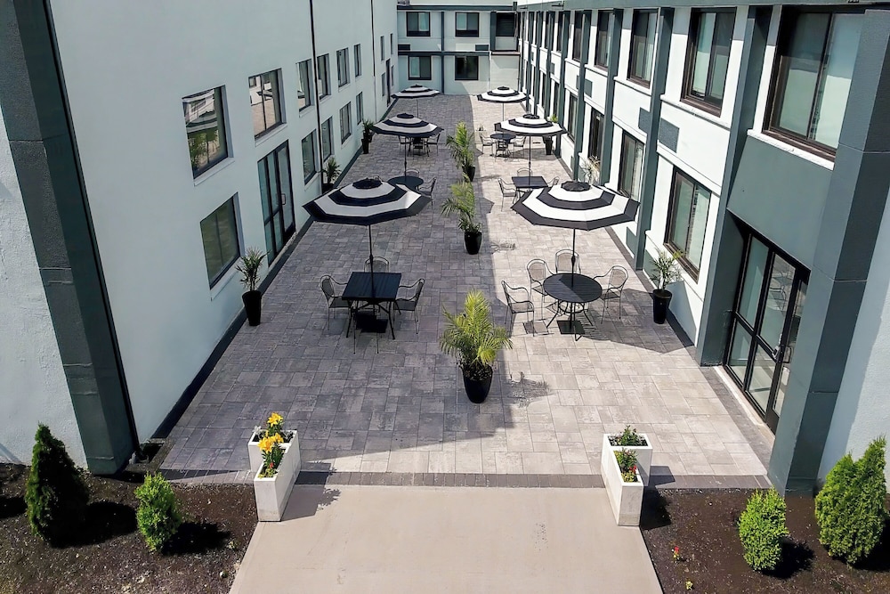 HomeTowne Studios by Red Roof & Conference Center Cortland - photo 40