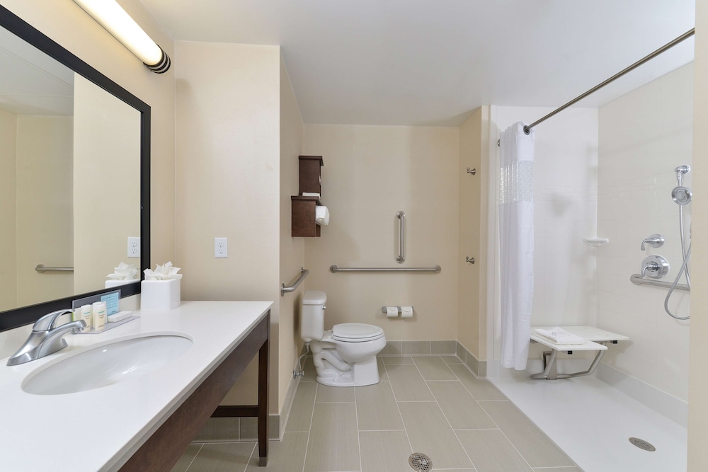 Hampton Inn & Suites Des Moines Downtown - photo 28