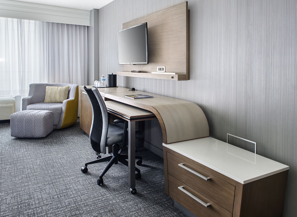 Courtyard by Marriott Charlotte City Center - photo 3