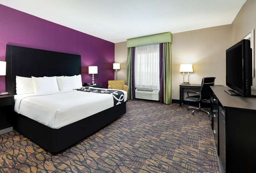 La Quinta Inn & Suites by Wyndham Jourdanton Pleasanton - photo 6