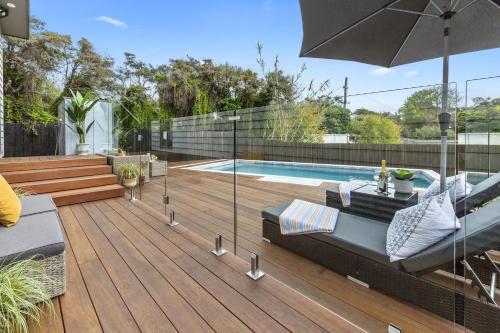 The Pelican Stylish Poolside Oasis in Blairgowrie, Australia