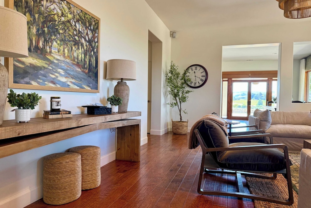 Wine Country Escape w Views Wine Cellar & Gym Caterina Dusi Vineyard by Avantstay in Paso Robles, United States