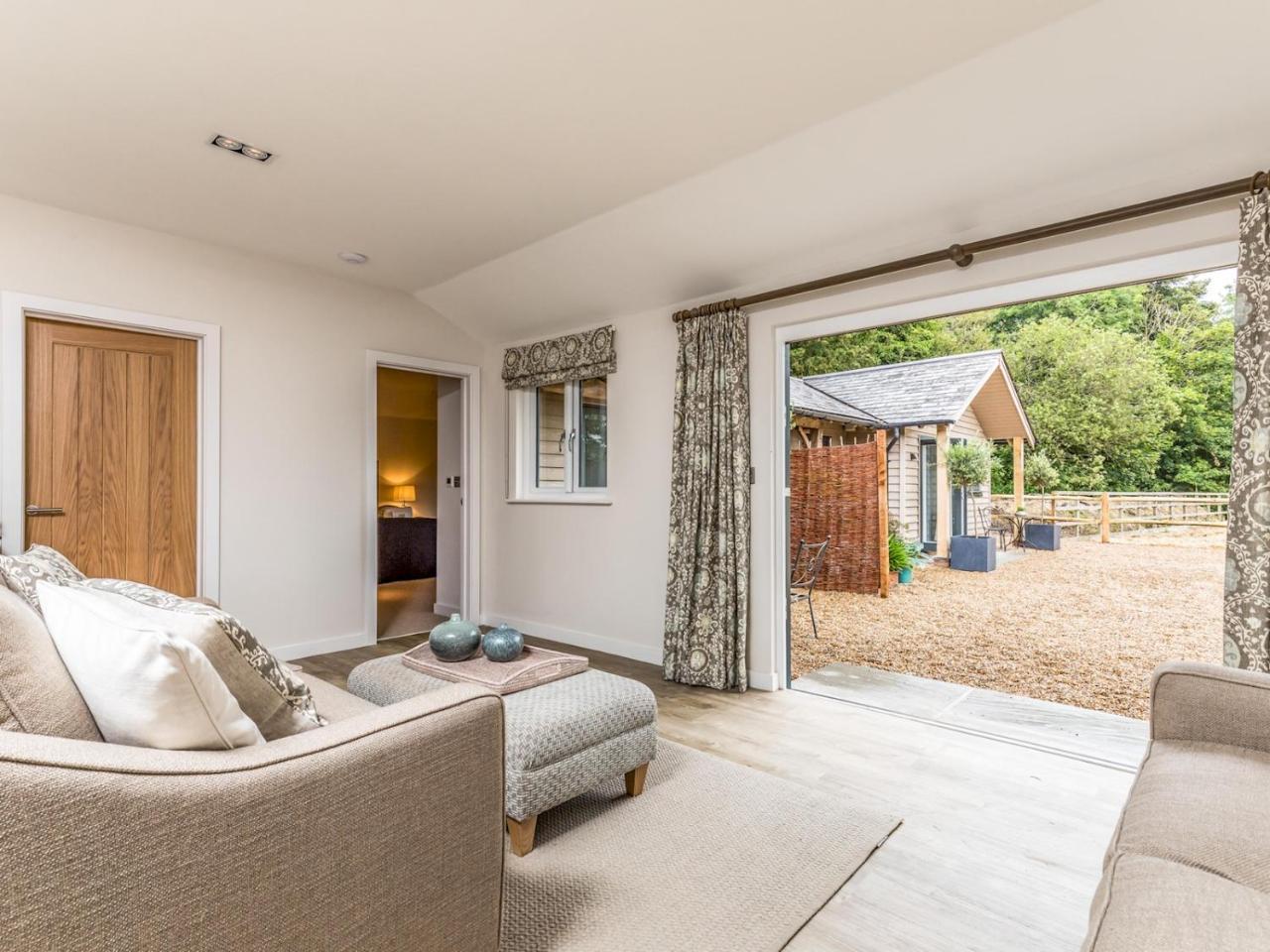 Delightful 2bed Lodge in Downland Village Pass the Keys — 4-Star Luxury Hotel in Chichester, United Kingdom