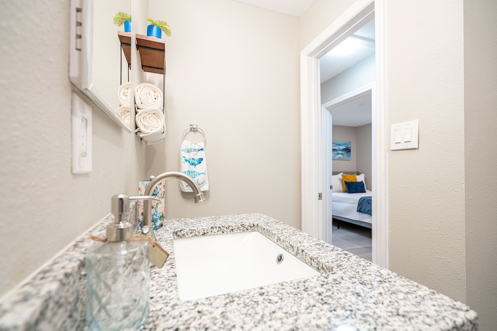 University Serenity Suites 14th - photo 16
