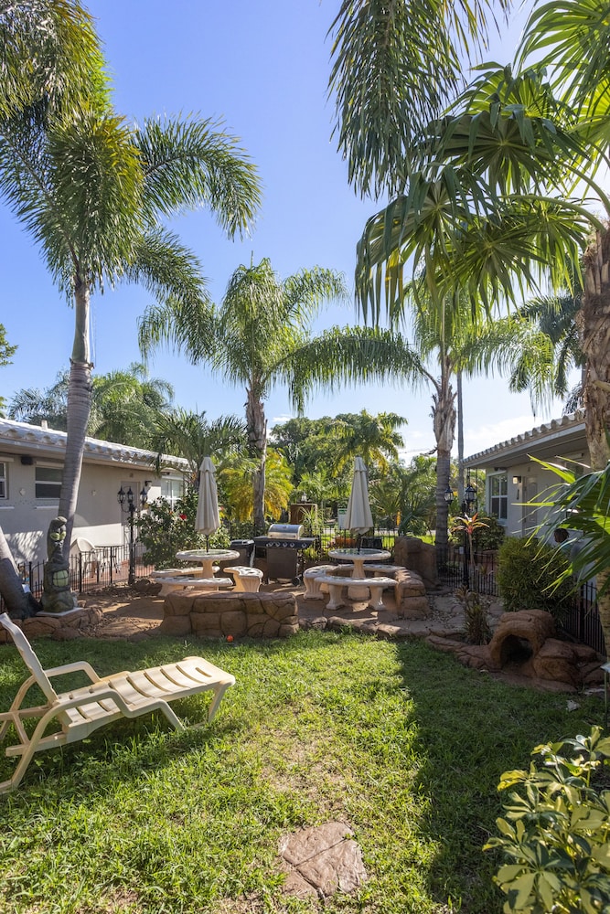 Richard's Pet Friendly Motel - photo 32