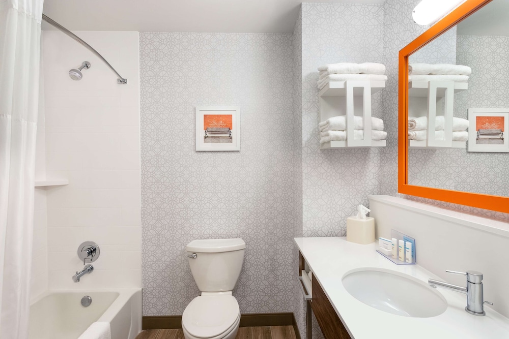 Hampton Inn St. Louis Columbia - photo 17