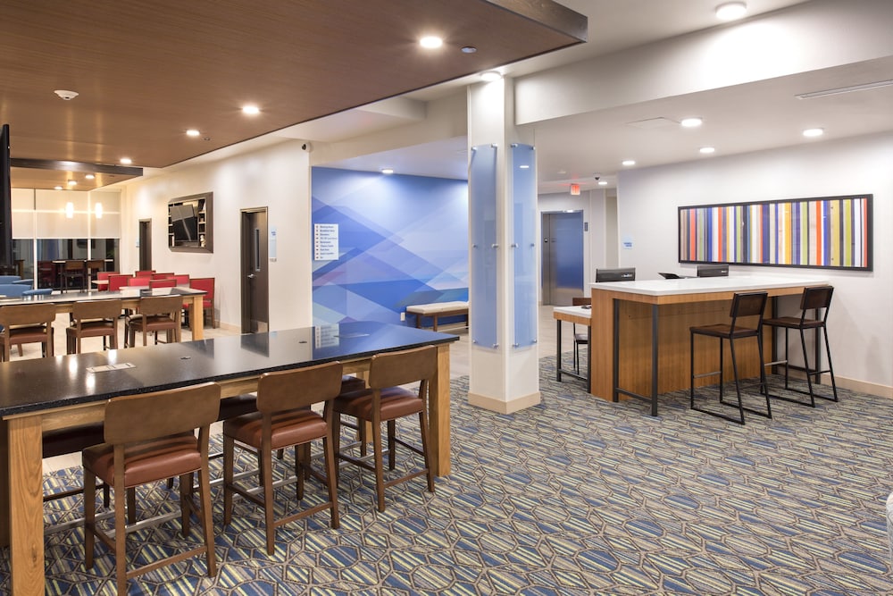 Holiday Inn Express & Suites Rapid City Rushmore South by IHG - photo 51