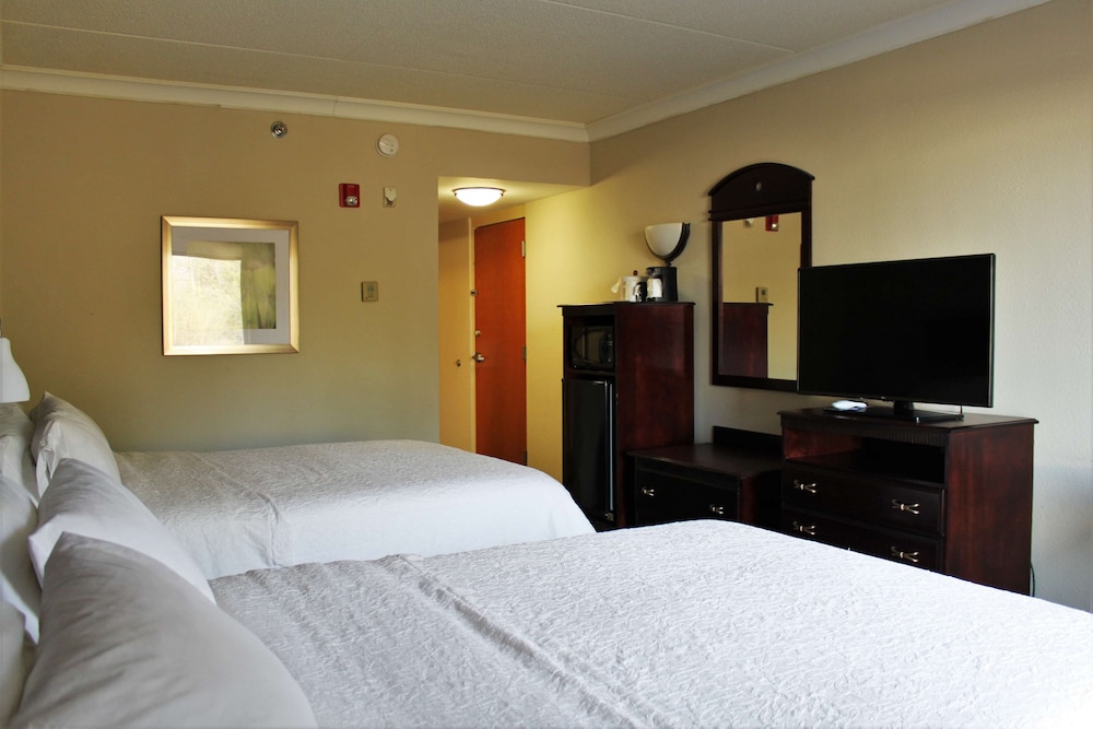 Hampton Inn Americus - photo 12