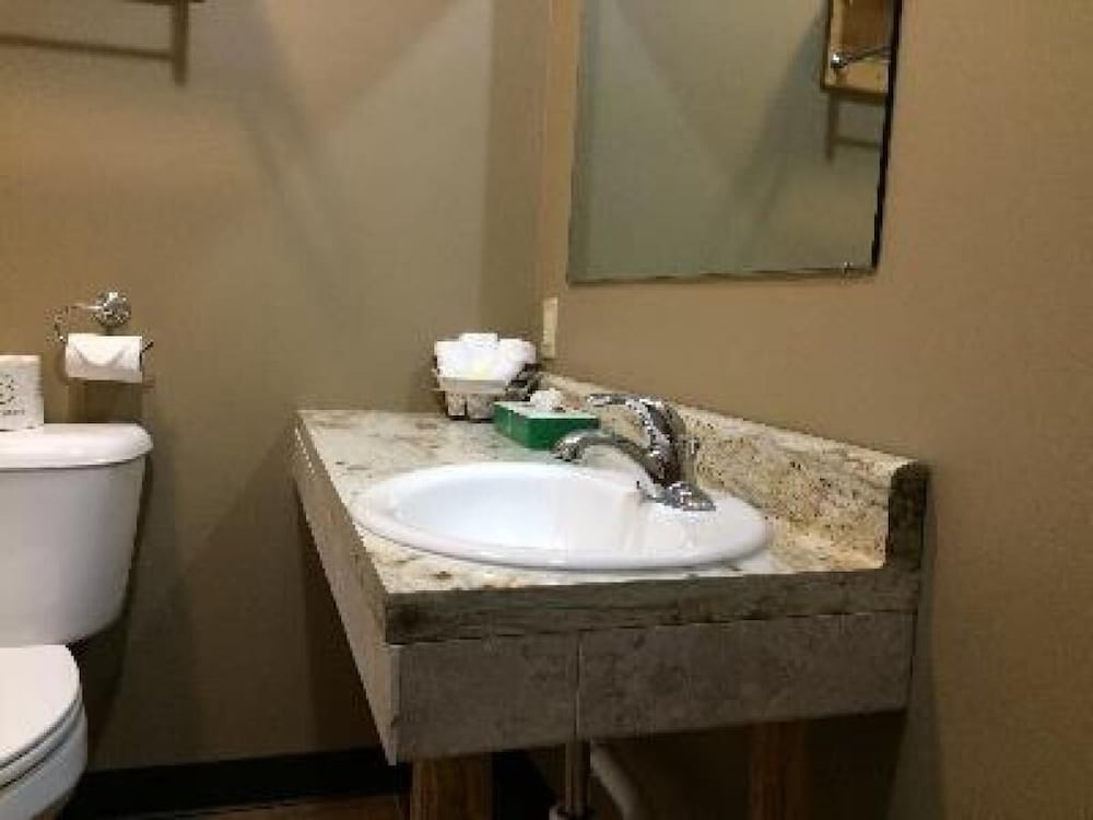Big Horse Inn and Suites - photo 21