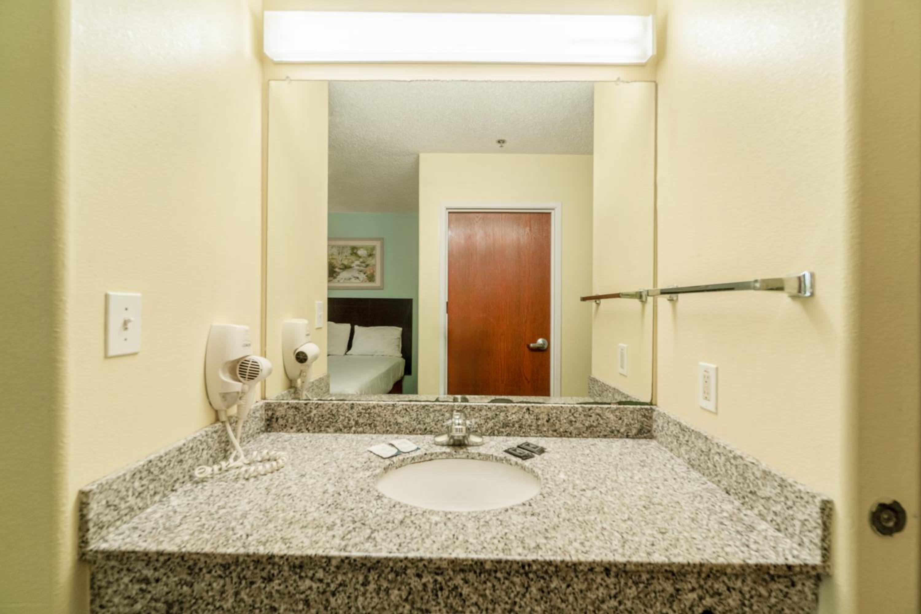 Capital O Fairway Inn Baytown La Porte TX - photo 38