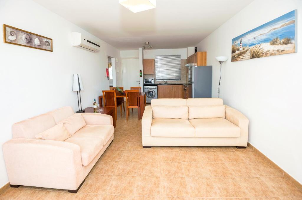 Seabreeze Apartment 200M Away From The Sea