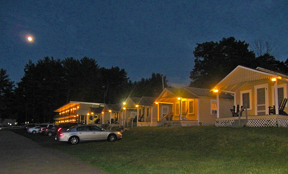 Half Moon Motel & Cottages - photo 57