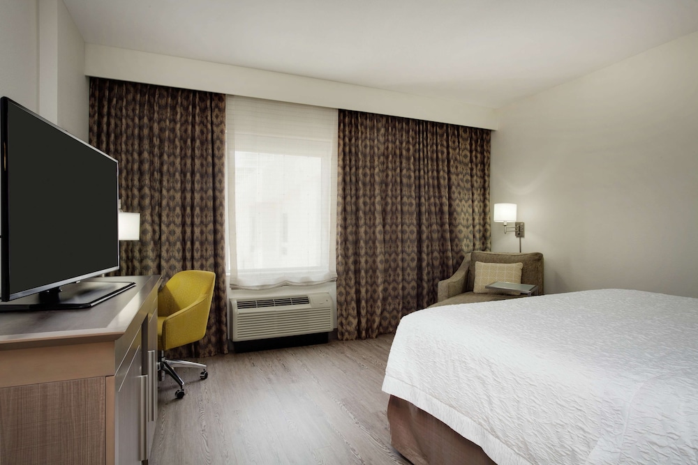 Hampton Inn & Suites Miami Wynwood Design District - photo 9