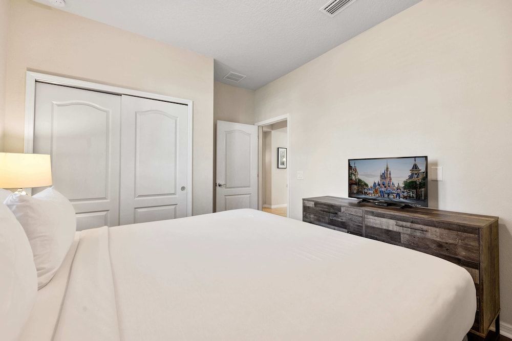 Beautiful Townhome With Splash Pool and Game Room - photo 47