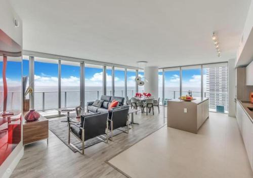 Beautiful Ocean Front 3 Bed 3 Bath @ Hyde Resort - featured photo