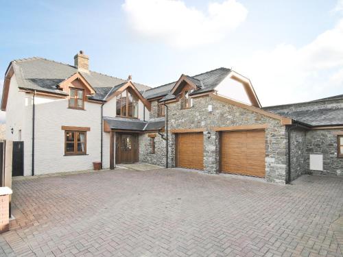 Magnolia Cottage — 5-Star Luxury Hotel in Aberaeron, United Kingdom