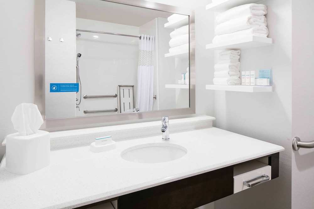 Hampton Inn & Suites Hudson - photo 32