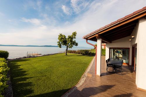 Balaton View Apartment — 4-Star Luxury Hotel in Balatonlelle, Hungary