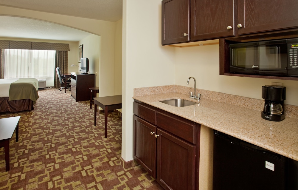 Holiday Inn Express Hotel & Stes Kansas City Sports Complex by IHG - photo 16