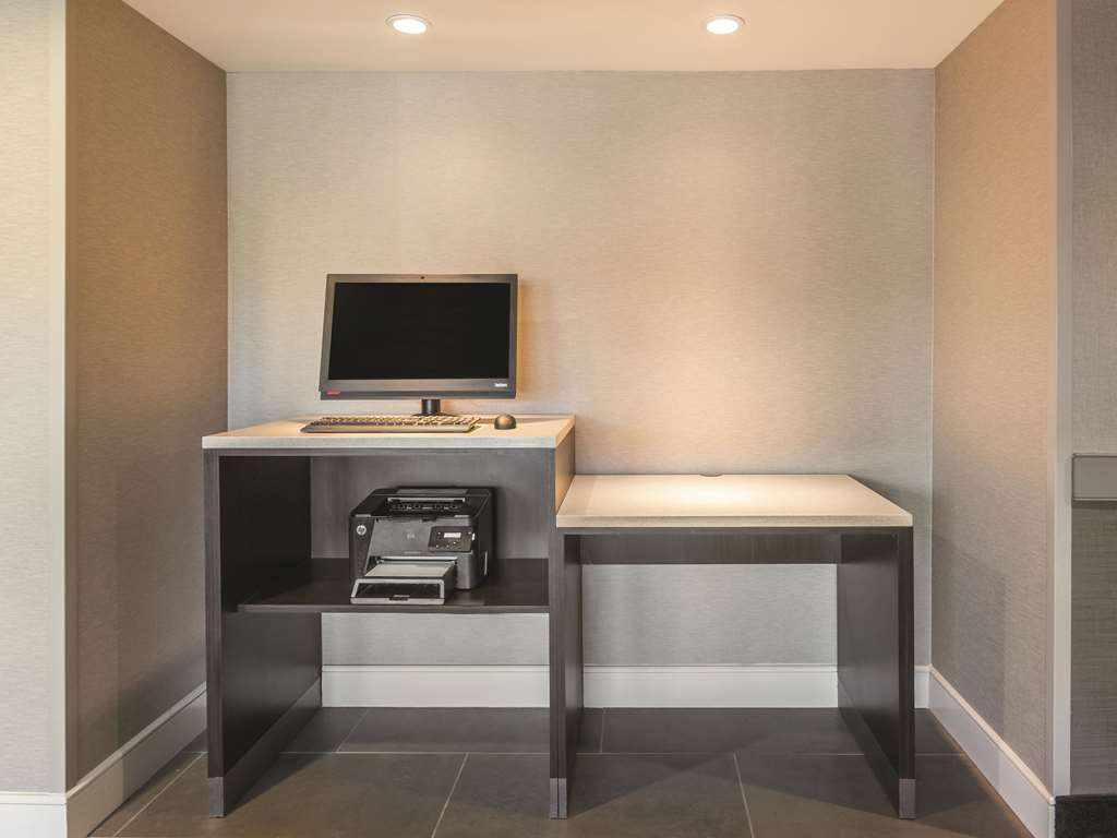 La Quinta Inn & Suites by Wyndham Atlanta Midtown Buckhead - photo 38