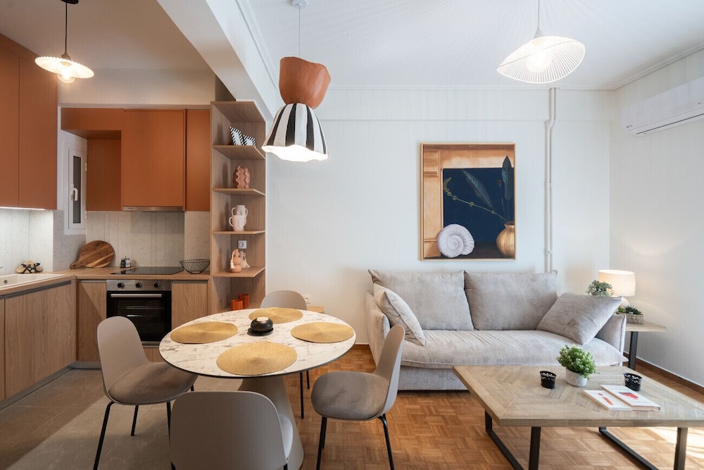 LIV Trendy Athenian Apartment in Pagrati — 4-Star Luxury Hotel in Athens, Greece