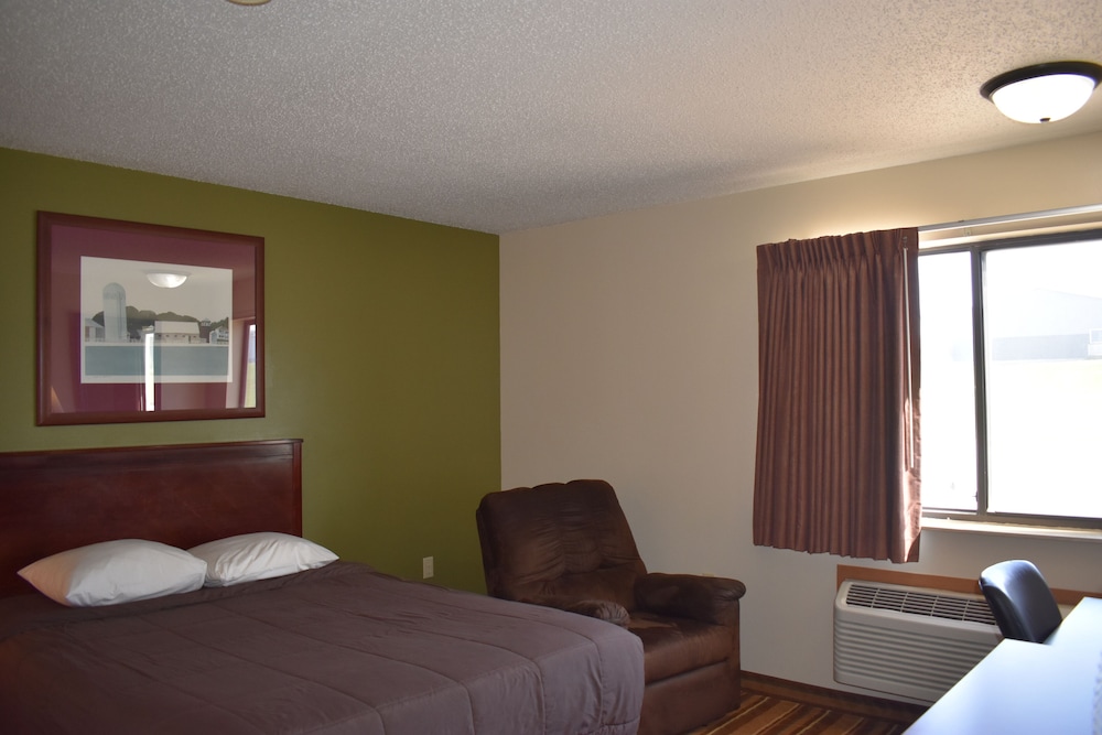 Heartland Hotel and Suites - photo 12