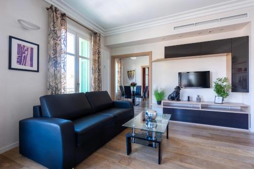 VICTOR HUGO Modern and sunny terrace 2 baths — 4-Star Luxury Hotel in Nice, France