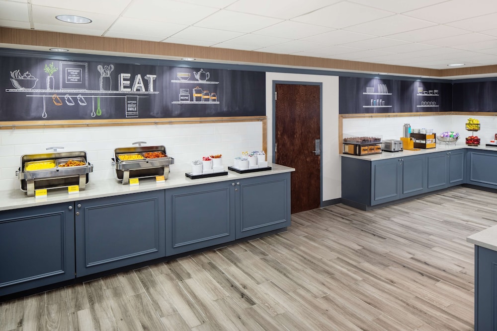Hampton Inn Garden City Long Island - photo 22