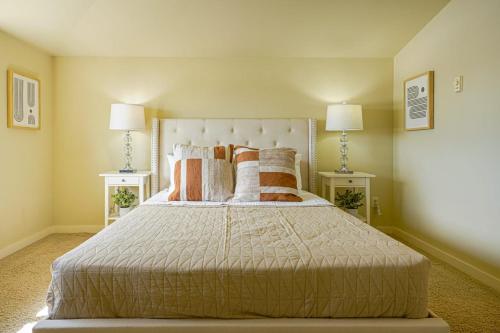 Stylish North Seattle Townhouse Dual Master Suites — 4-Star Luxury Hotel in Seattle, United States