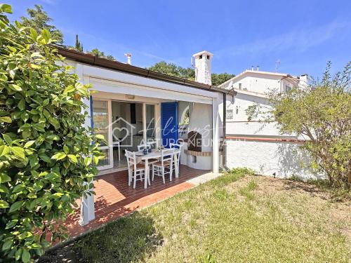 235 Villetta a schiera bilocale al TAUNUS 2 con giardino e aria climatizzata SPIAGGIA INCLUSA — hotel in Marcelli