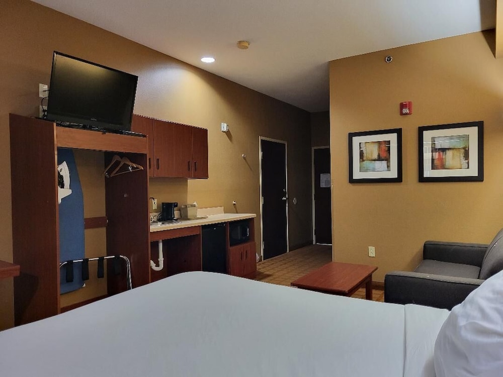 Starkville Inn & Suites - photo 15