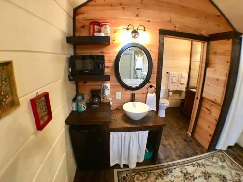 Tiny Home Cottage Near the Smokies #8 Helga - photo 6