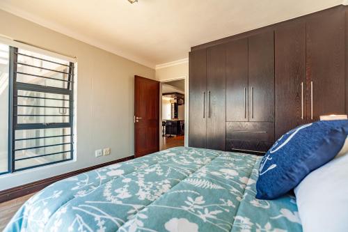 Luxury 3 bedroom Duplex Penthouse with communal swimming pool