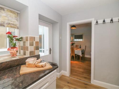 Sunshine Cottage Tideswell Games room included. — 4-Star Luxury Hotel in Tideswell, United Kingdom