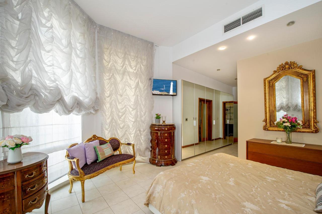 St. Julians Portomaso Marina Antique Apartment — 4-Star Luxury Hotel in San Giljan, Malta