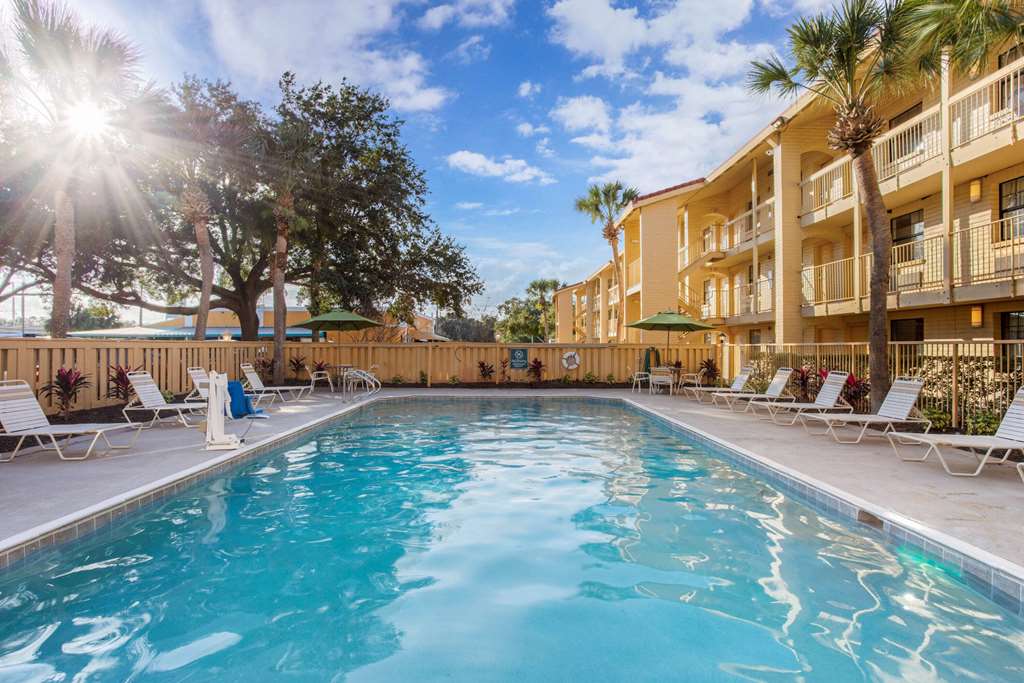 La Quinta Inn by Wyndham Orlando Airport West - photo 6