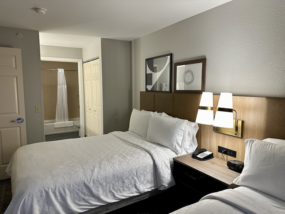 Staybridge Suites Milwaukee West Oconomowoc by IHG - photo 45