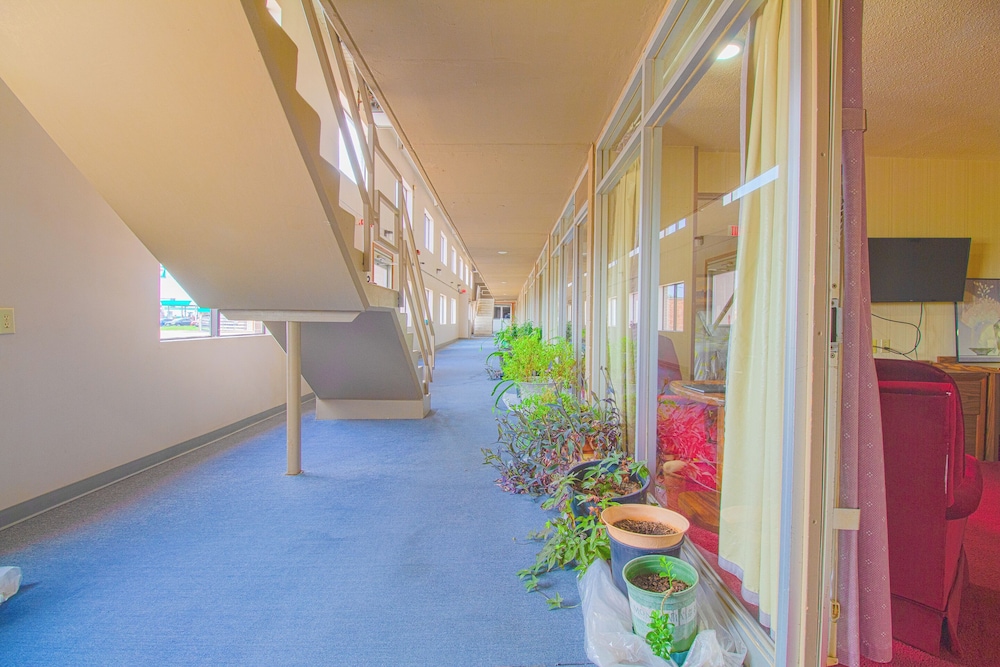 HomeTown Inn by OYO Liberal KS - photo 56