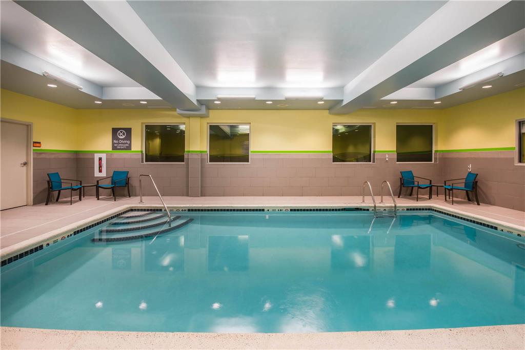 La Quinta Inn & Suites by Wyndham Buffalo Amherst - photo 8