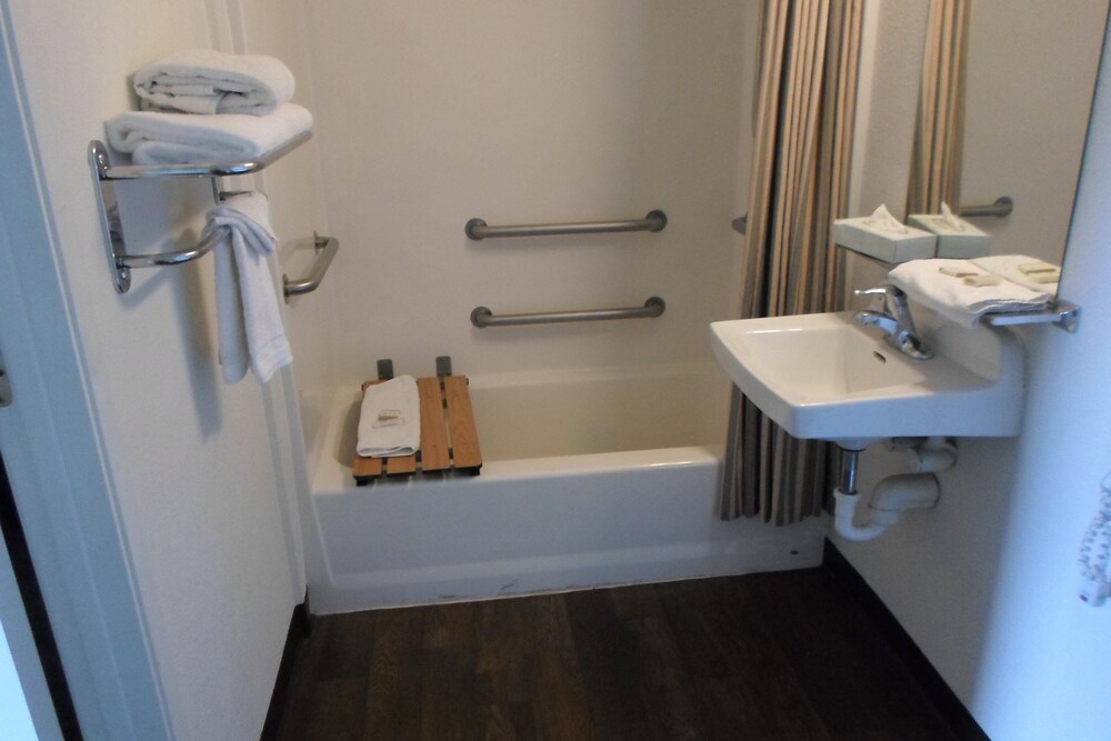 Motel 6 Las Vegas NV Strip - photo 36