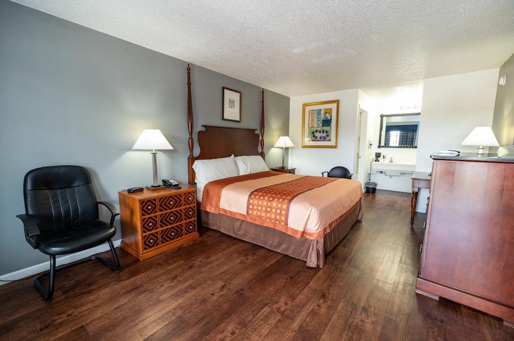American Inn & Suites Russellville - photo 22
