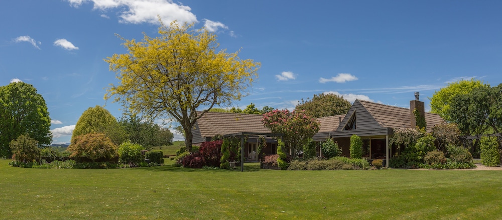 Omaka Lodge — 5-Star Luxury Hotel in Turangi, New Zealand
