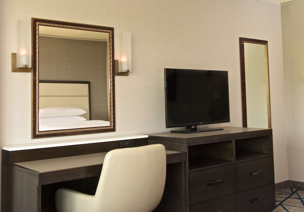 Embassy Suites by Hilton Portland Tigard - photo 17