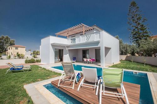 Villa Petreris Enas Stunning 3 Bedroom Central Ayia Napa Villa With Pool — 4-Star Luxury Hotel in Ayia Napa, Cyprus